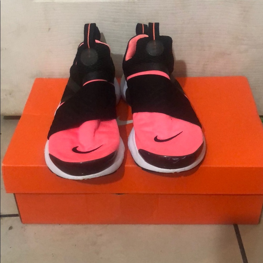 Biutiful nike size 4Y